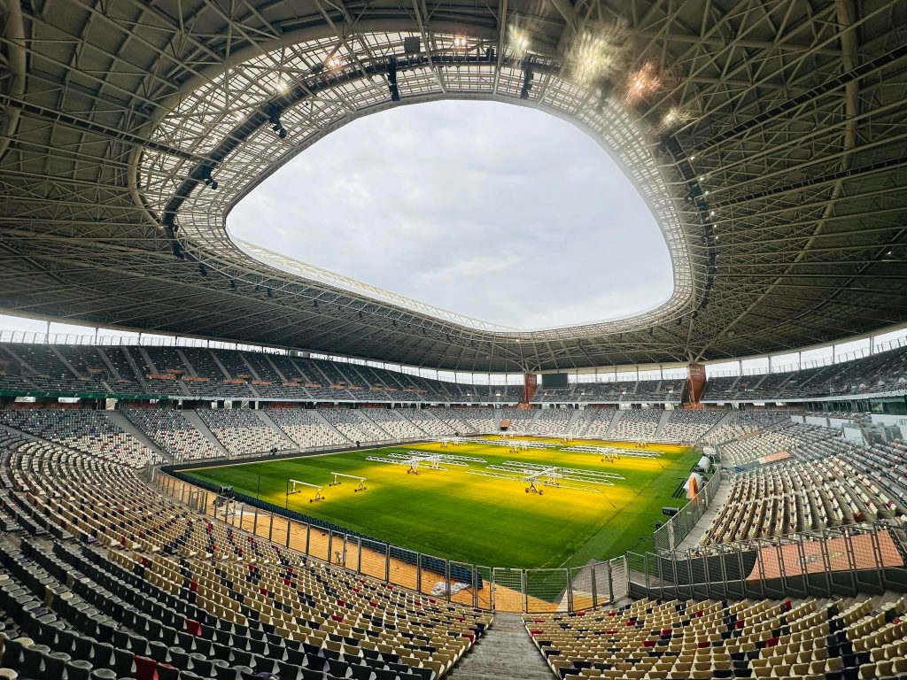 الكاف تعتمد 7 ملاعب جزائرية لاحتضان مباريات “الخضر” في “كان 2027”