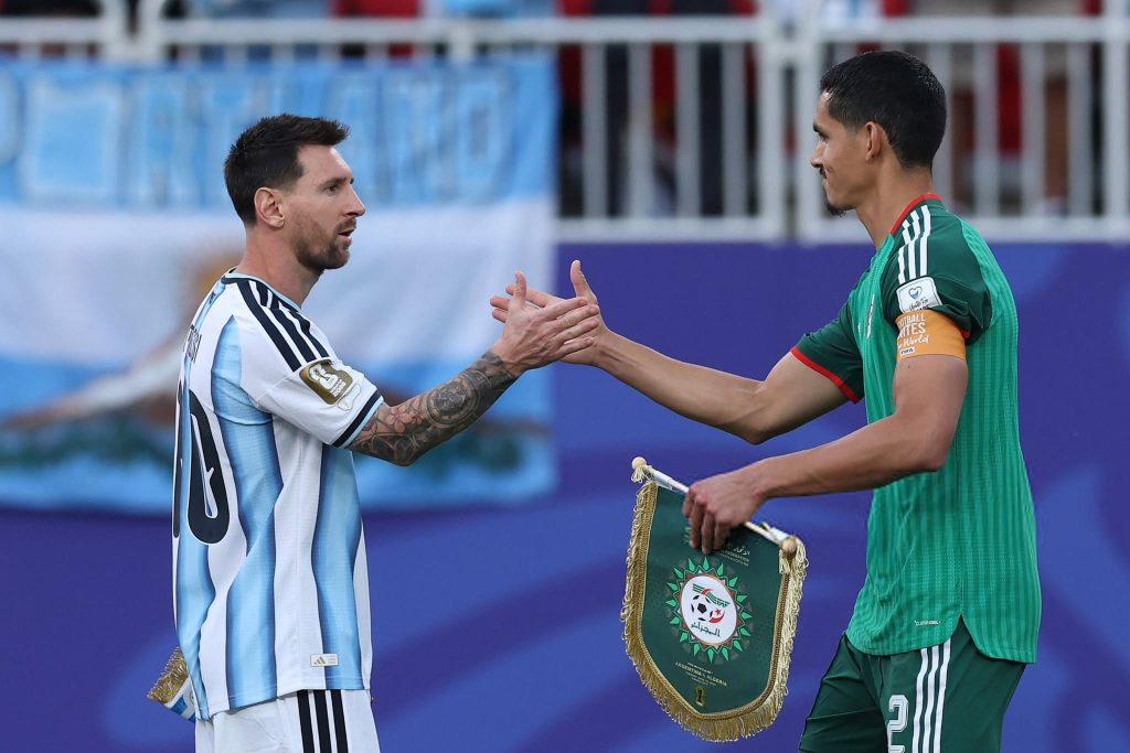 مباراة الجزائر والأرجنتين.. الفاف تتحرك!