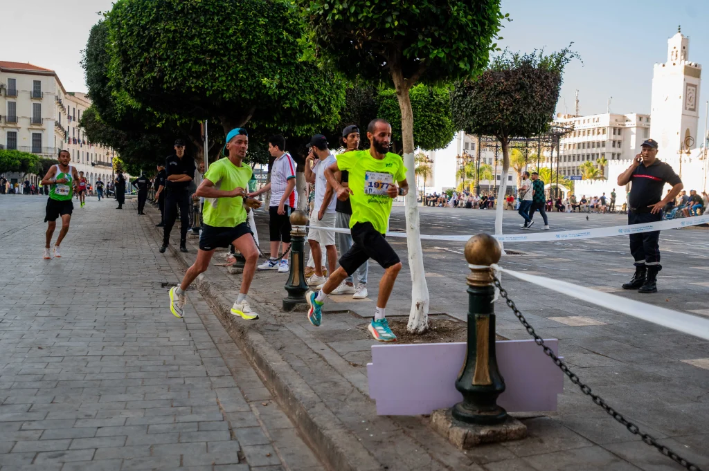 انطلاق أكبر “Urban Trail” في العالم بمشاركة 10 آلاف متسابق في الجزائر!