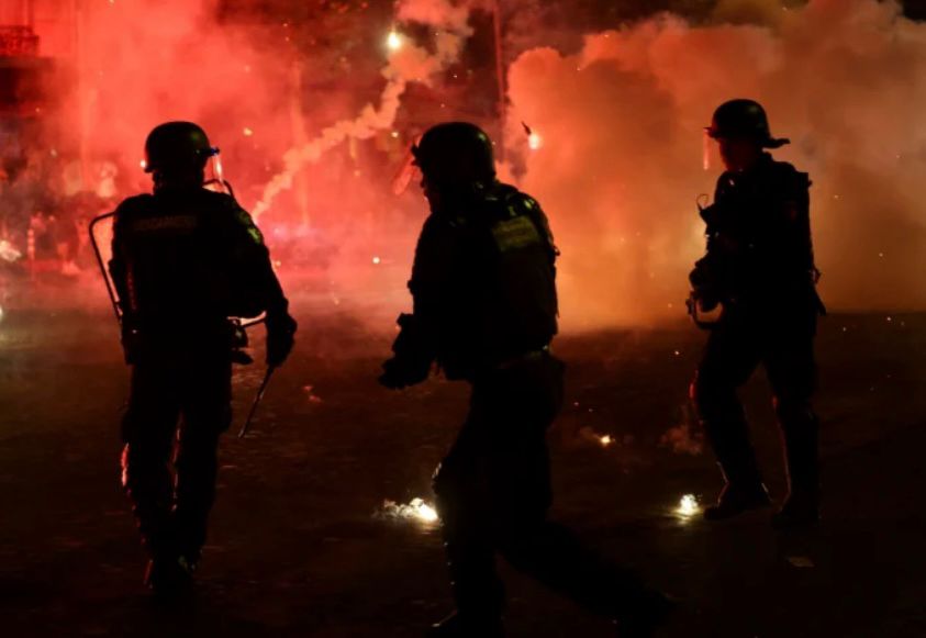 حالة وفاة..و 780 اعتقالا في احتفالات باريس سان جرمان باللقب الأوروبي!