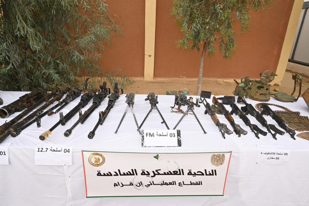 الجيش الجزائري يسترجع كمية معتبرة من الأسلحة بإن قزام