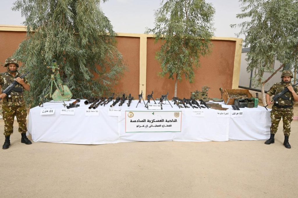 الجيش الجزائري يسترجع كمية معتبرة من الأسلحة بإن قزام