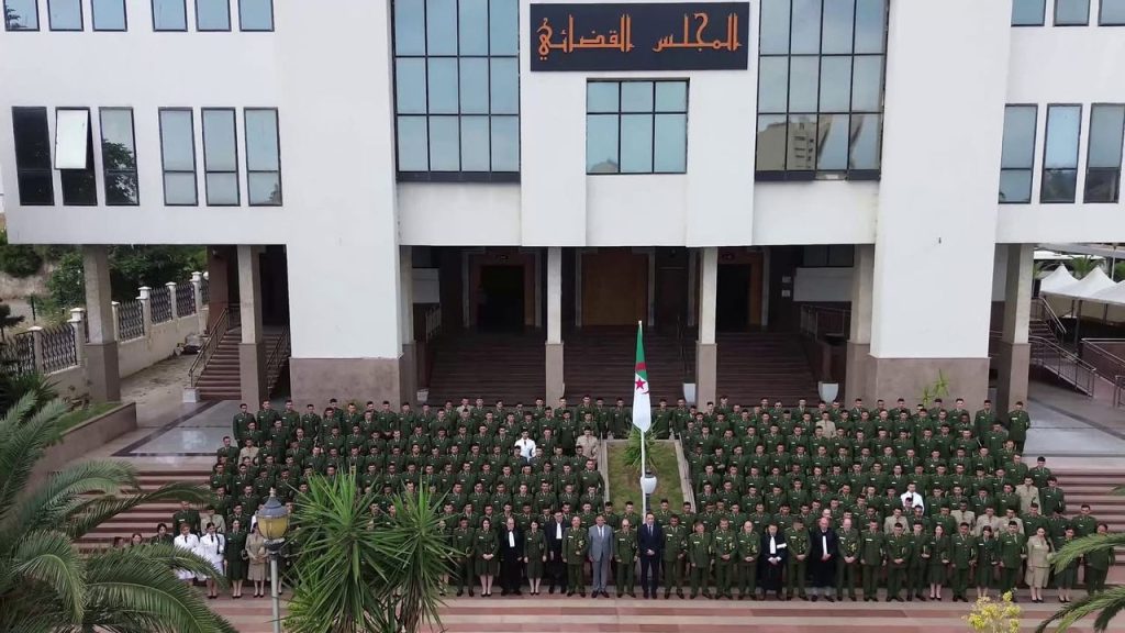 ضباط الدرك الوطني وضباط مختلف مكونات الجيش الوطني الشعبي يؤدون اليمين القانونية بمجلس قضاء الجزائر
