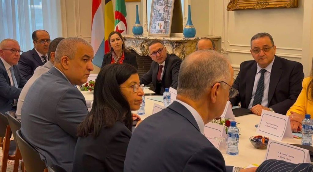 سفيان شايب يعقد إجتماع عمل وتنسيق مع رؤساء المراكز القنصلية لمنطقة أوروبا الشمالية ببروكسل