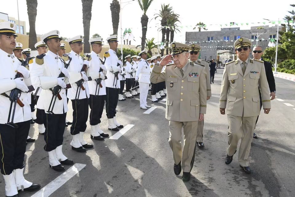 شنقريحة يشرف على مراسم حفل تخرج الدفعات بالمدرسة العليا الحربية