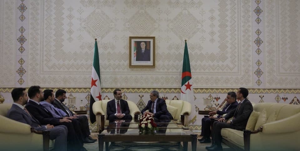 وزير الخارجية السوري ورئيس الاستخبارات يصلان الجزائر