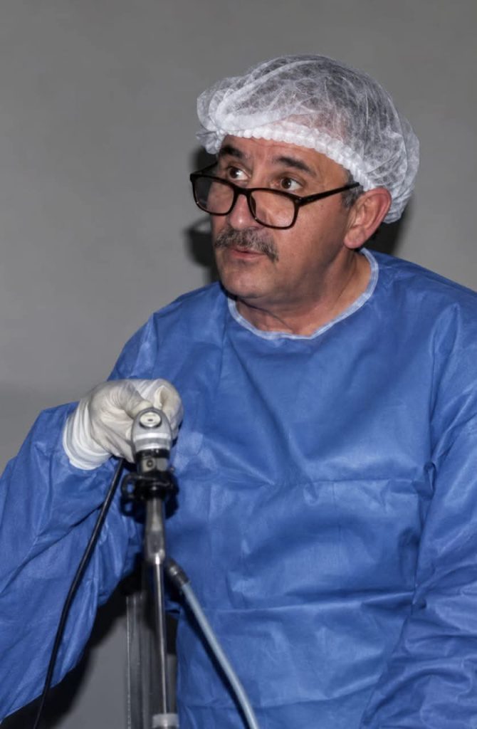 إنجاز طبي جزائري.. جراحو مستشفى مستغانم الجامعي ينجحون في استئصال ورم نادر ومعقد بالمنظار
