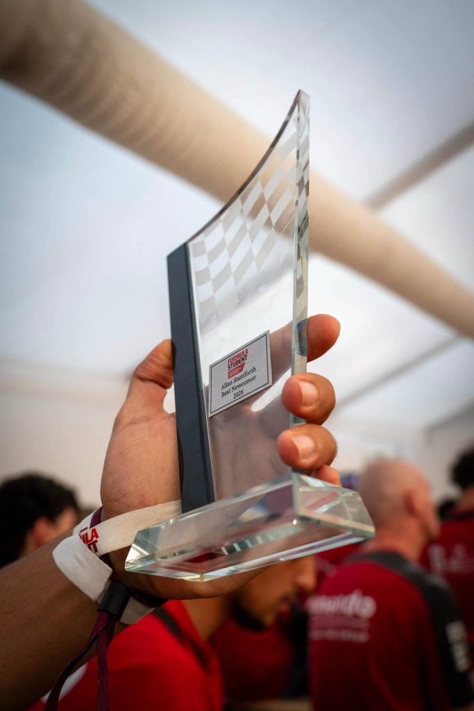 إنجاز جزائري في مضمار سيلفرستون.. ENP   Racing Team يفوز بجائزة أفضل فريق جديد