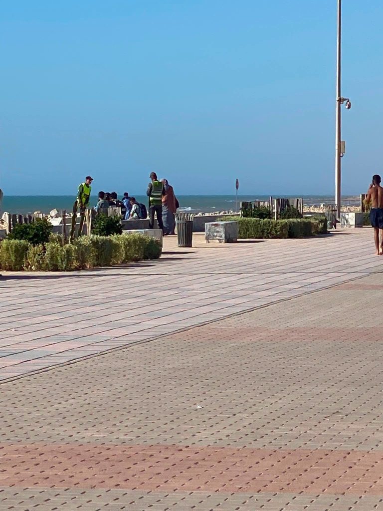 جريمته أنه ارتدى قميص الجزائر.. المخزن يعتقل طفلًا صحراويًا ويشعل غضبا في العيون المحتلة!