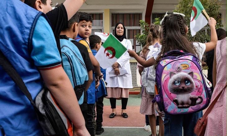 L’Algérie réforme l’enseignement des langues : le français repoussé à la 4e année primaire, l’anglais introduit dès la 3e
