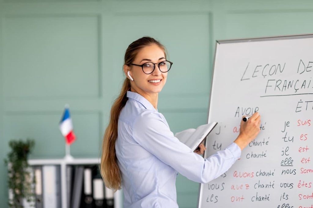 L’Algérie réforme l’enseignement des langues : le français repoussé à la 4e année primaire, l’anglais introduit dès la 3e