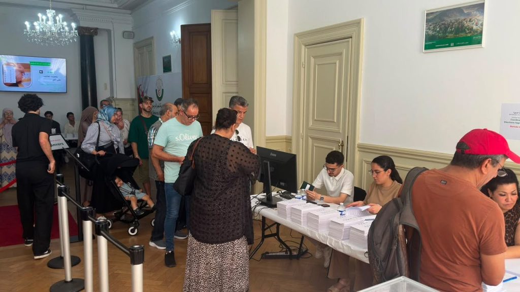 الجالية الجزائرية بالخارج.. من ملف قنصلي إلى شريك سياسي في بناء المؤسسات