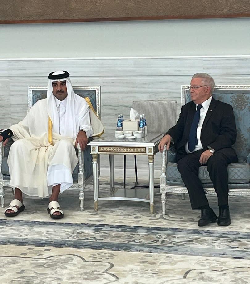 الرئيس الجزائري يبعث برسالة خطية الى الشيخ تميم بن حمد آل ثاني أمير دولة قطر .