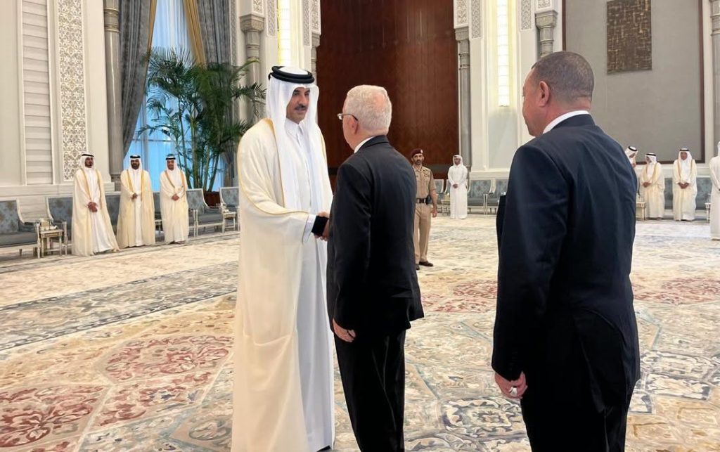 الرئيس الجزائري يبعث برسالة خطية الى الشيخ تميم بن حمد آل ثاني أمير دولة قطر .