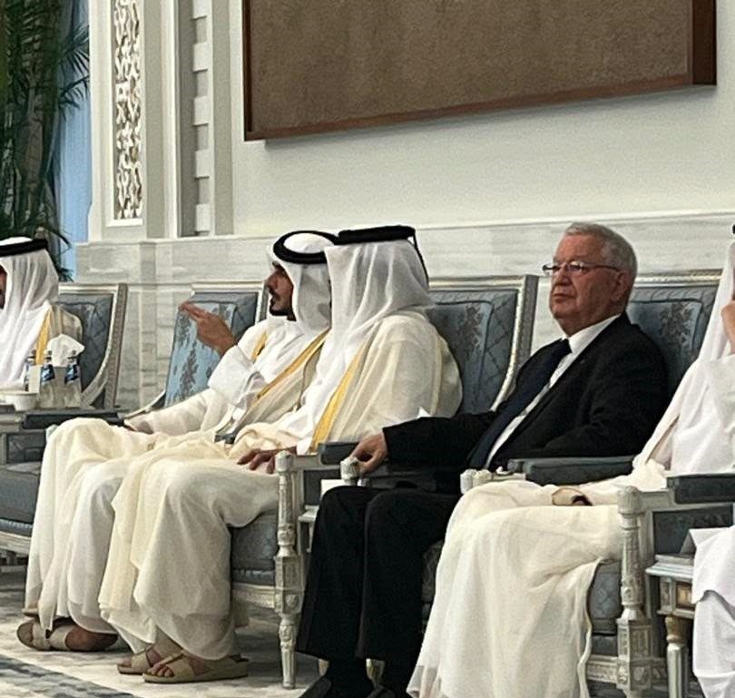 الرئيس الجزائري يبعث برسالة خطية الى الشيخ تميم بن حمد آل ثاني أمير دولة قطر .
