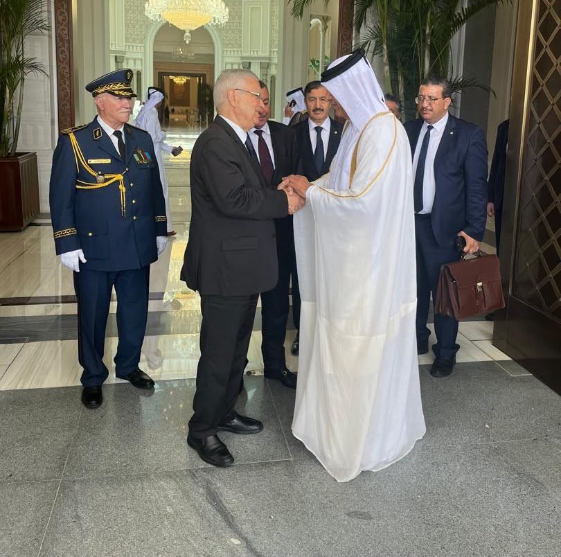 الرئيس الجزائري يبعث برسالة خطية الى الشيخ تميم بن حمد آل ثاني أمير دولة قطر .