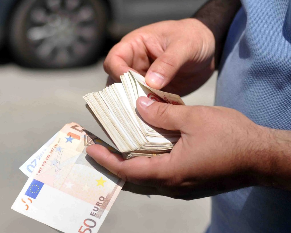 Algeria Tightens Currency Declaration Rules at Borders