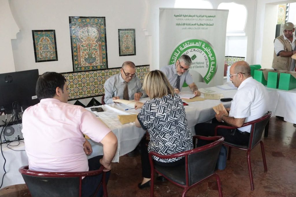 السلطة الوطنية المستقلة للانتخابات تواصل استقبال محاضر الإحصاء والفرز الخاصة بالتشريعيات