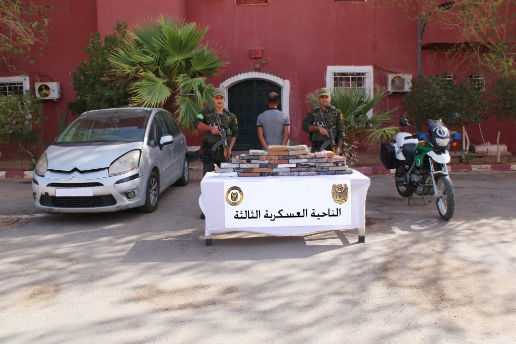 الجيش الجزائري يوقف 5 بارونات مخدرات ويحجز كمية معتبرة من الكوكايين