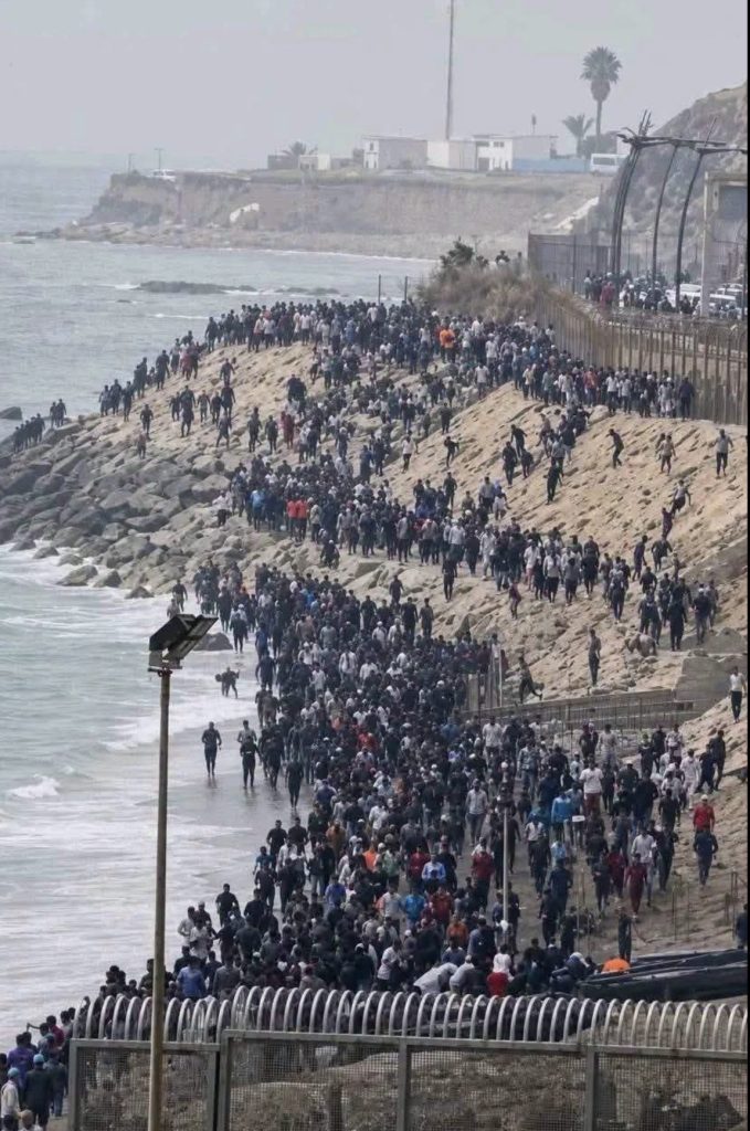 فرار جماعي من المغرب في ذكرى تولي الملك المفترس الحكم ..نظام المخزن يوقع شهادة وفاته!