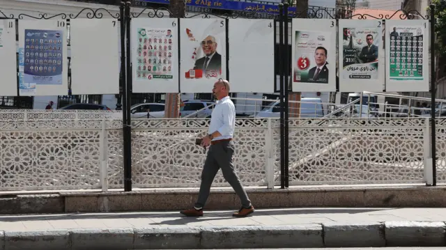 الجالية الجزائرية بالخارج.. من ملف قنصلي إلى شريك سياسي في بناء المؤسسات