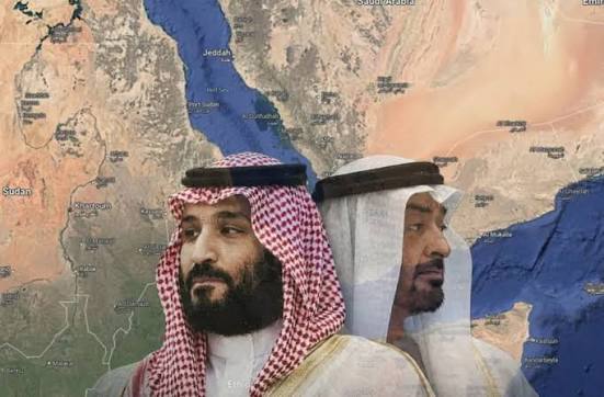 بلومبيرغ: قيود على التحويلات المالية تعمّق التوتر بين السعودية والإمارات
