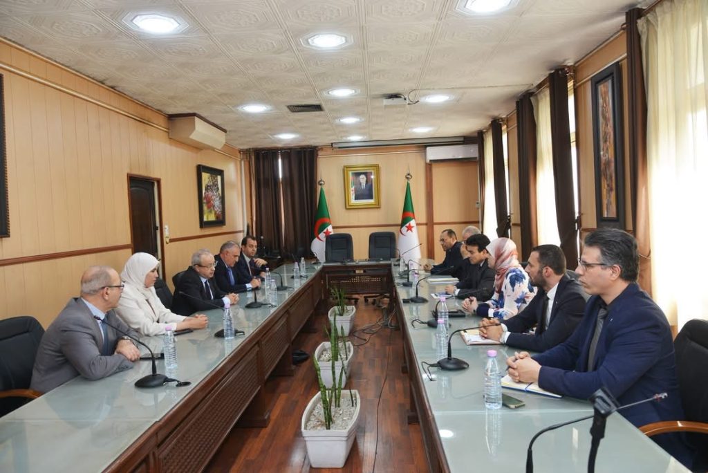 تخفيضات تصل إلى 75% على التأمين.. امتيازات غير مسبوقة لفائدة منتسبي قطاع التربية في الجزائر!