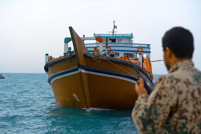 الحوثيون يعلنون فرض حصار بحري على السعودية