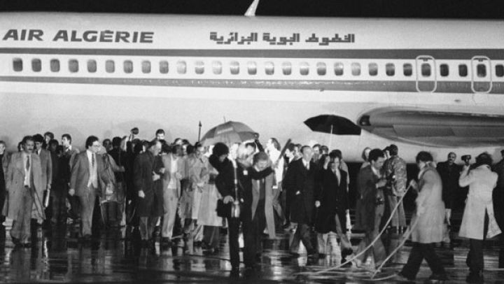 جون ليمبرت: مهارة الدبلوماسية الجزائرية كانت مفتاح إنهاء أزمة الرهائن في إيران عام 1981