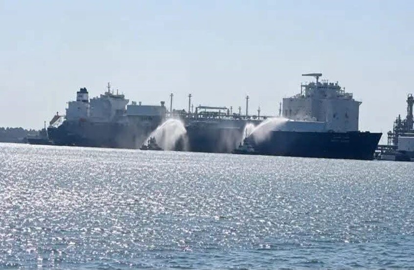Algeria strongly condemns the targeting of two ships in the Egyptian port of Damietta