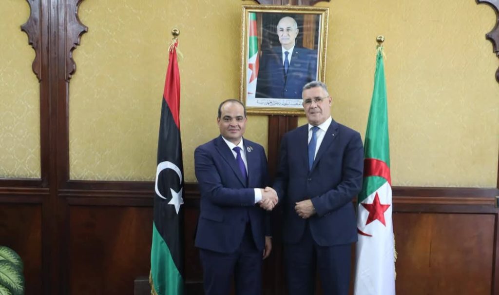 الجزائر وليبيا تبحثان تعزيز التعاون في مجال الموارد المائية