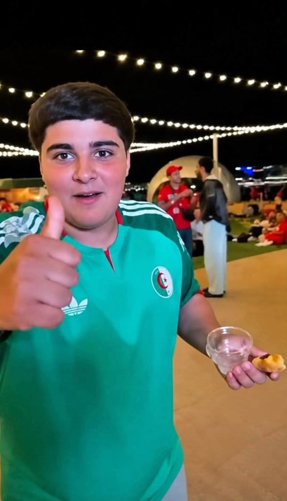 إعتداء سافر من مغاربة على طفل جزائري خلال تشجيعه للمنتخب المغربي.. فيديو صادم!
