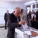 الفريق أول السعيد شنقريحة يؤدي واجبه الإنتخابي