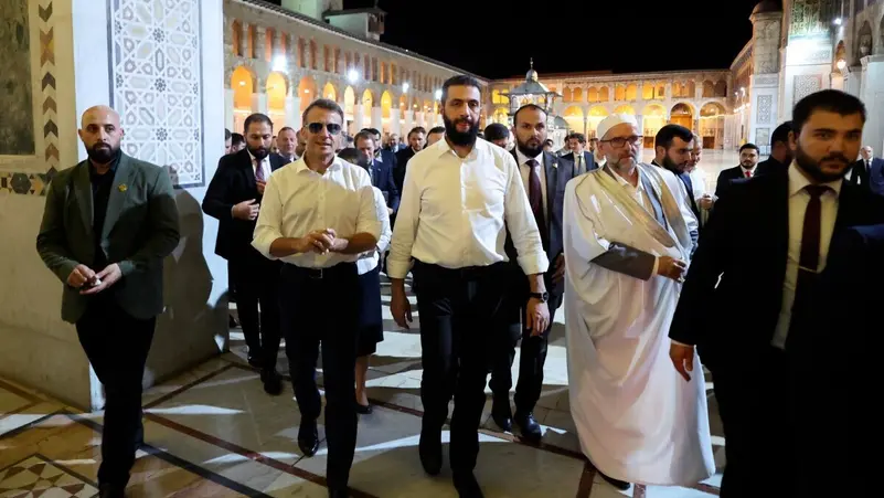 ماكرون ينجو من انفجارات قرب مقر إقامته في دمشق!