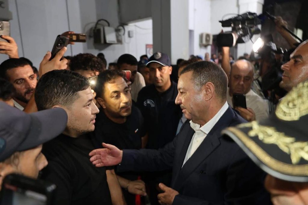 Sur instruction du président Tebboune, le ministre de l’Intérieur mobilisé face aux incendies à Béjaïa et Jijel