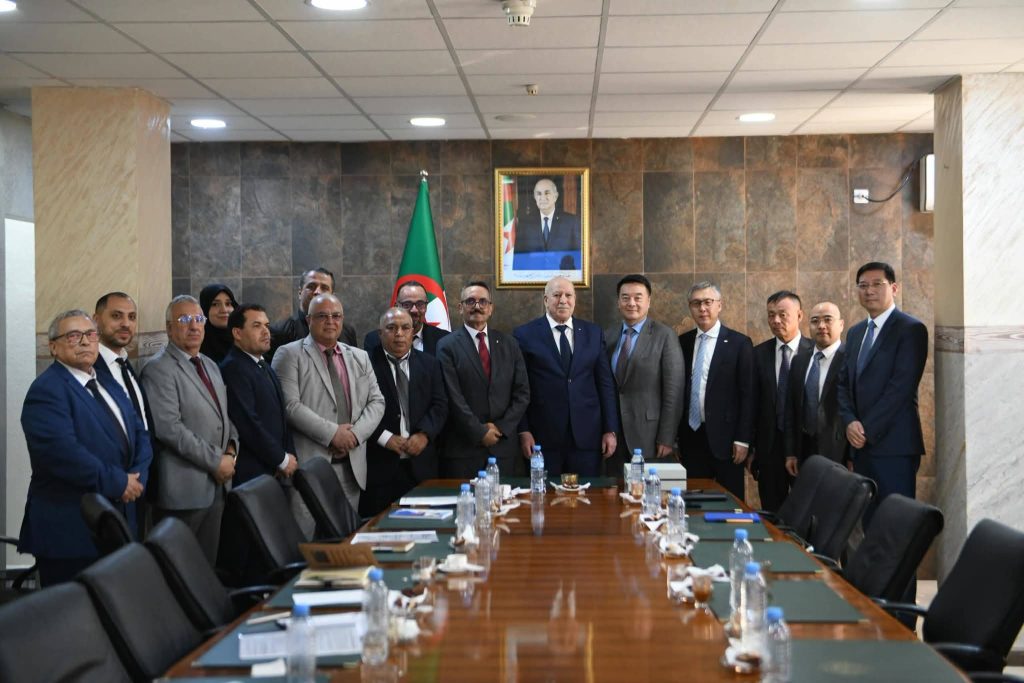 إعادة تأهيل مركب الحجار.. الجزائر تتجه نحو شراكة استراتيجية مع «تشاينا باوو»