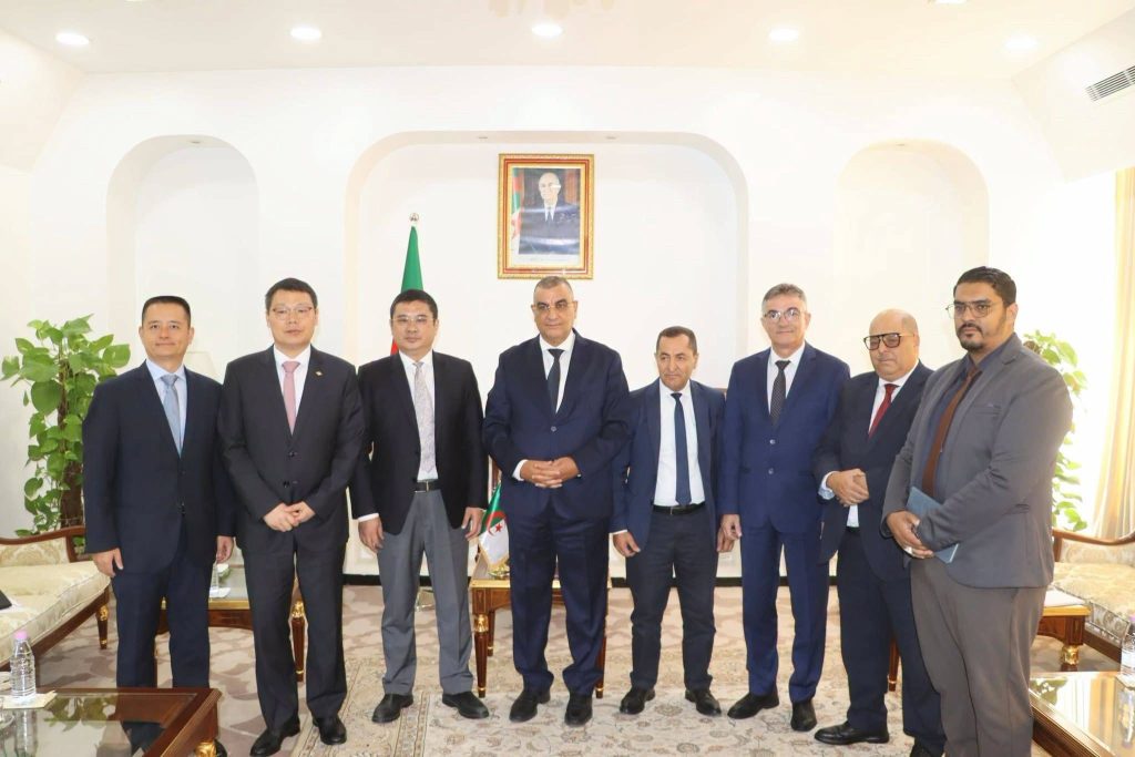 شركة الصين للطرق والجسور (CRBC) تلتزم بتسليم مشروع الخط المنجمي الشرقي في آجاله التعاقدية