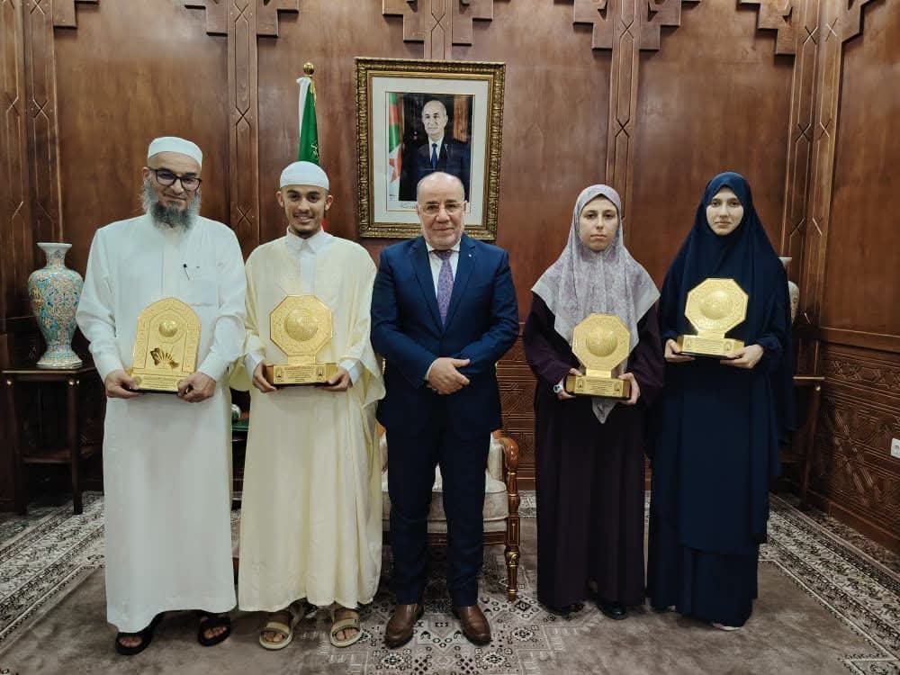 بلمهدي يستقبل أبطال الجزائر في مسابقة الملك عبد العزيز الدولية للقرآن الكريم