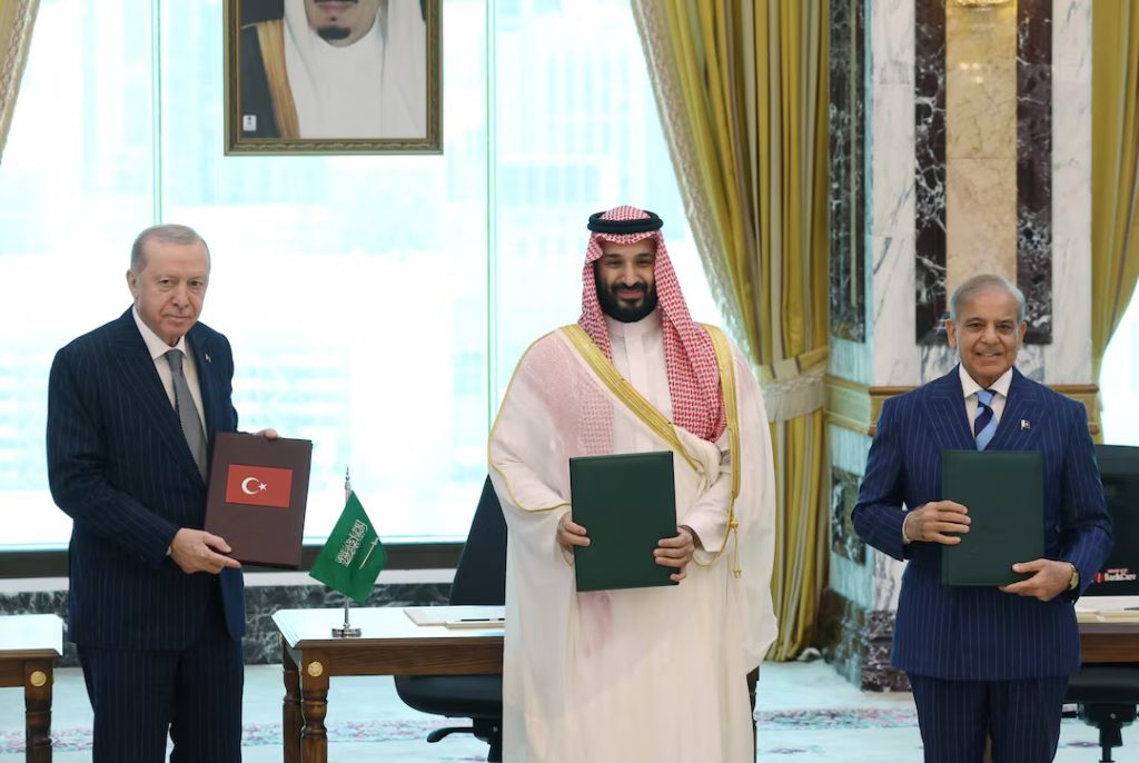 السعودية وتركيا وباكستان توقع اتفاقية “مكة” للدفاع المشترك