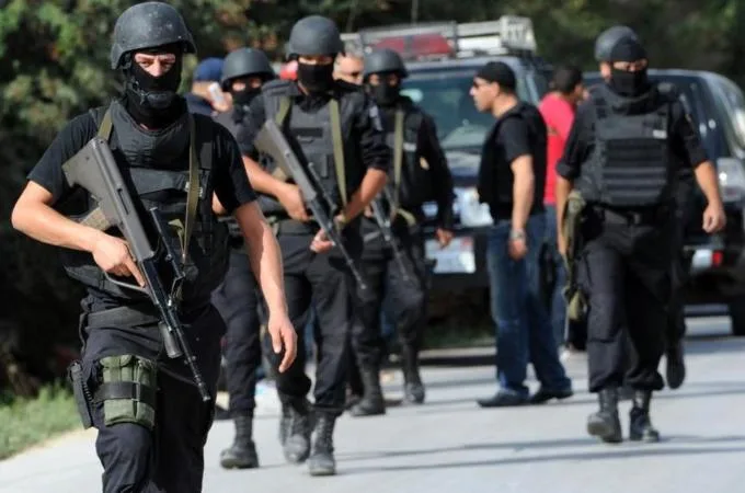 تونس : 10 مصابين في اشتباكات بين المهربين والسلطات تتدخل