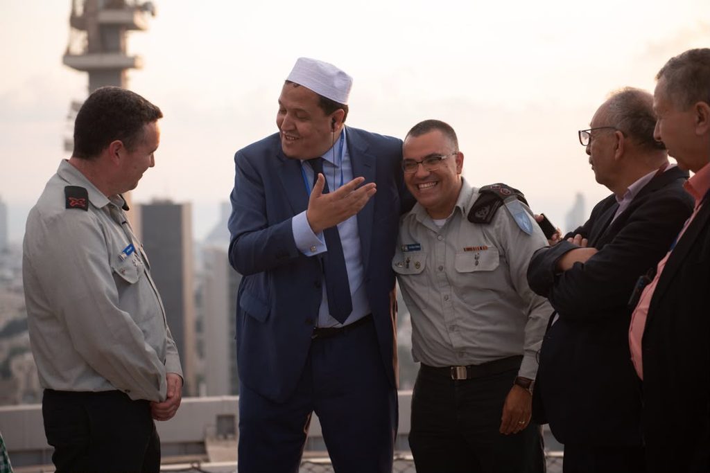 إسرائيل تتحرك “علناً” لمنع تسليم أيوب عيسيو.. ما علاقة الهارب من العدالة الجزائرية بالمخابرات الإسرائيلية والمغربية والفرنسية !