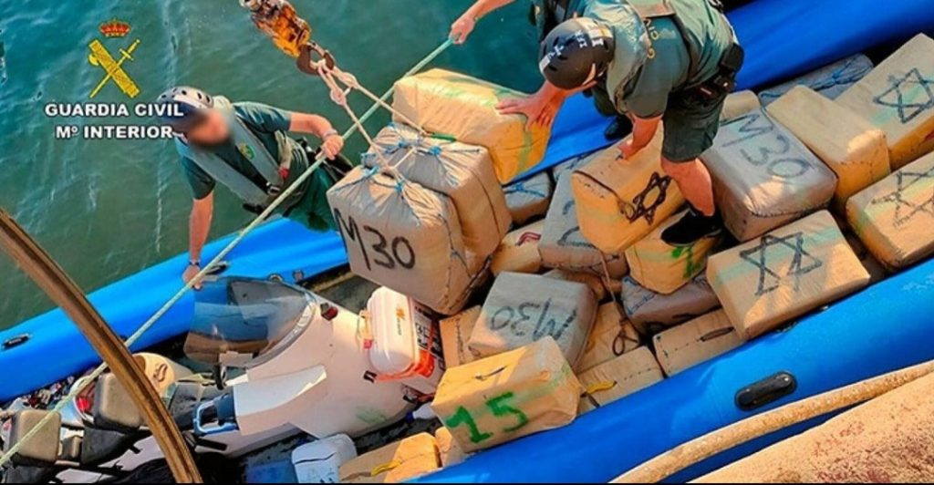 مواجهة مسلحة قبالة سواحل إسبانيا.. شبكات تهريب الحشيش المغربية تصعد تهديدها للأمن الإسباني!