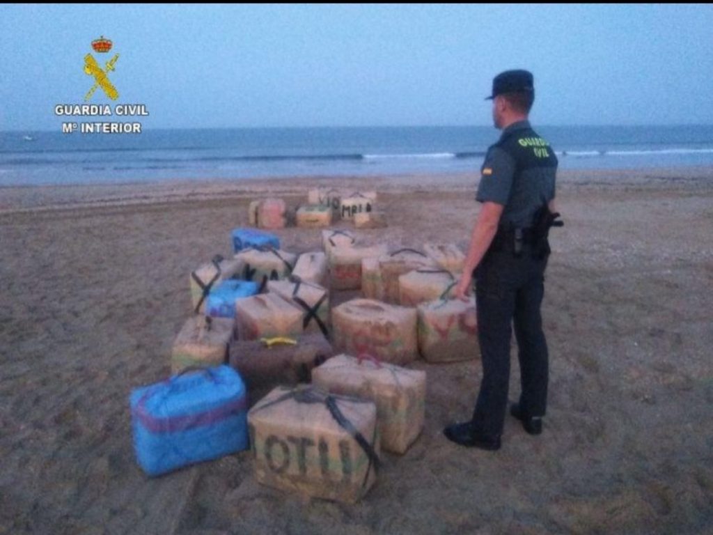 مواجهة مسلحة قبالة سواحل إسبانيا.. شبكات تهريب الحشيش المغربية تصعد تهديدها للأمن الإسباني!