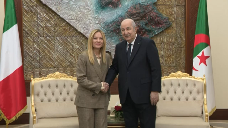 أوروبا تستنجد بالجزائر وباريس تجر أذيال الخيبة..روايال تفتح النار على المضاربين في الغاز!