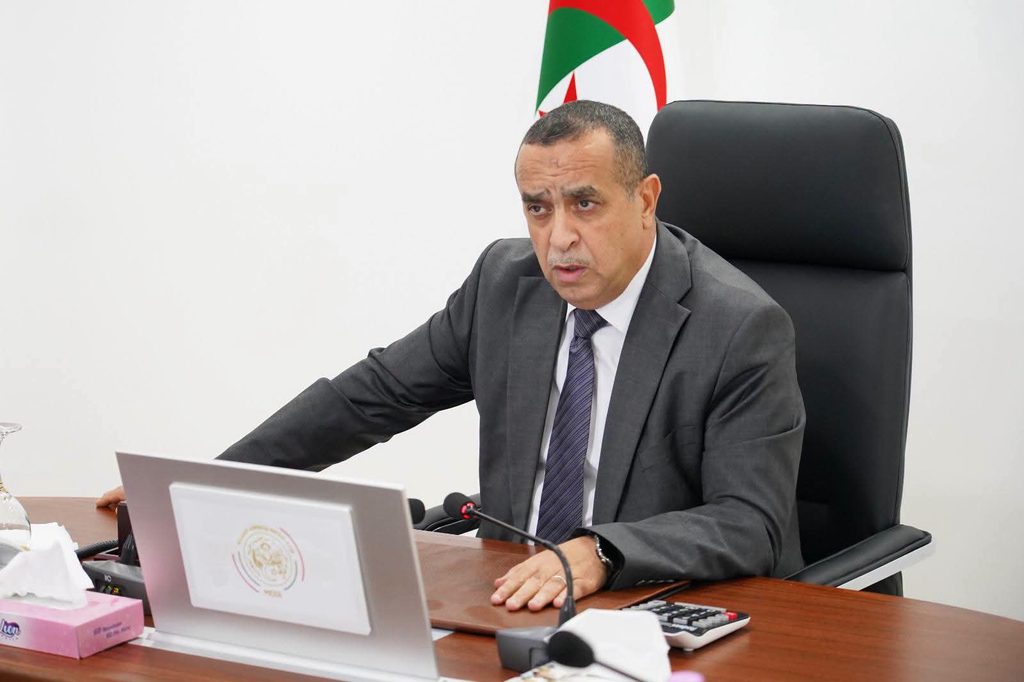 عجال يشدد على تسريع مشاريع الطاقات المتجددة وتعزيز التعاون مع ثلاث دول إفريقية