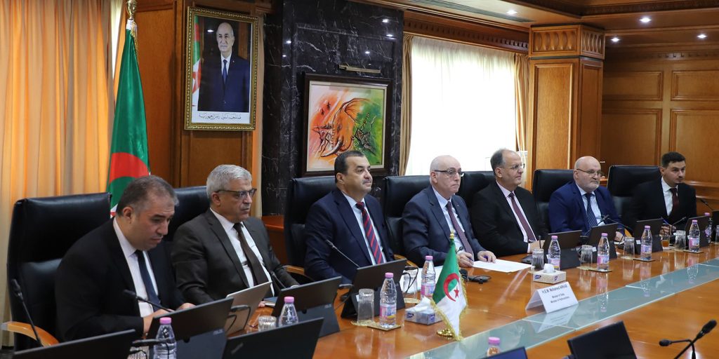 عرقاب يبحث سبل تزويد بنغلاديش بالغاز الطبيعي المسال
