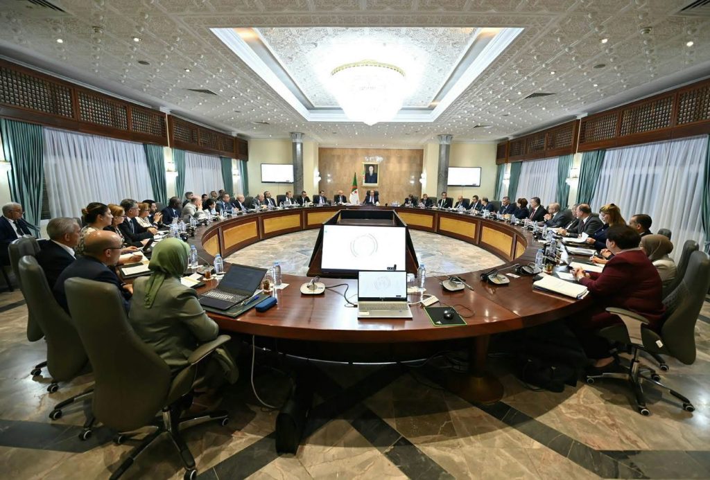 المشروع التمهيدي لقانون المالية لسنة 2027 على الطاولة الحكومة الجزائرية.. والحفاظ على القدرة الشرائية على رأس الأولويات!