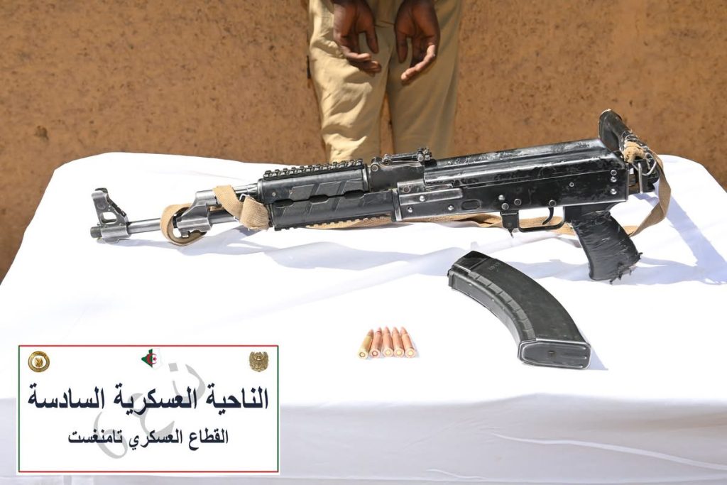 بحوزته بندقيتين من نوع “سيمنوف”.. الإرهابي المدعو “علي” يسلم نفسه للسلطات العسكرية الجزائرية!
