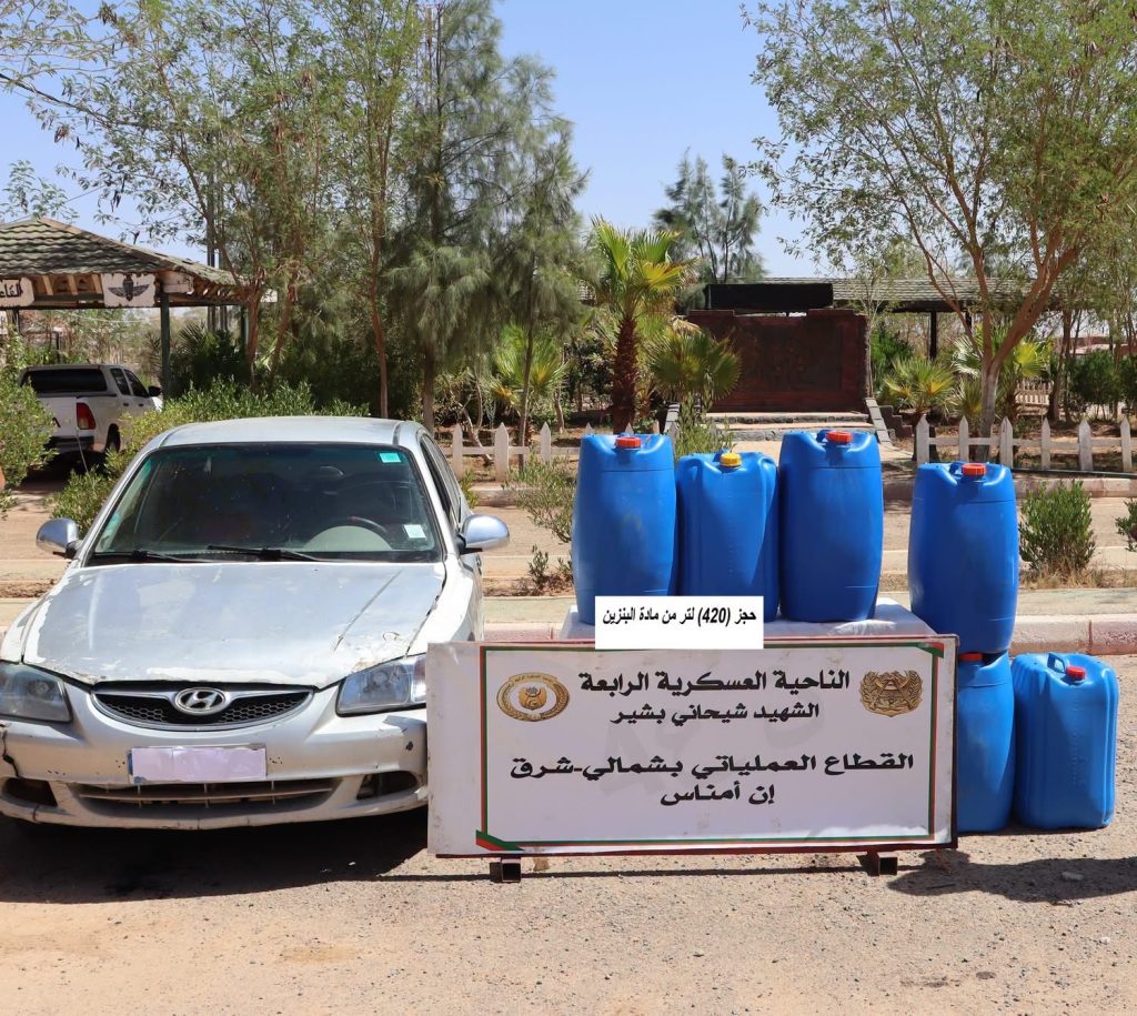 الجيش الجزائري يوقف 12 شخصا ويحجز 7 مسدسات رشاشة من نوع “كلاشينكوف”