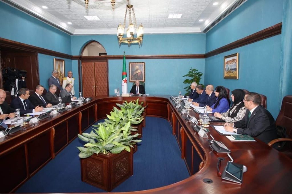 وضع اللمسات الأخيرة للمرسوم الرئاسي المتعلق بالشباك الوحيد ودخوله حيز الخدمة في الجزائر!